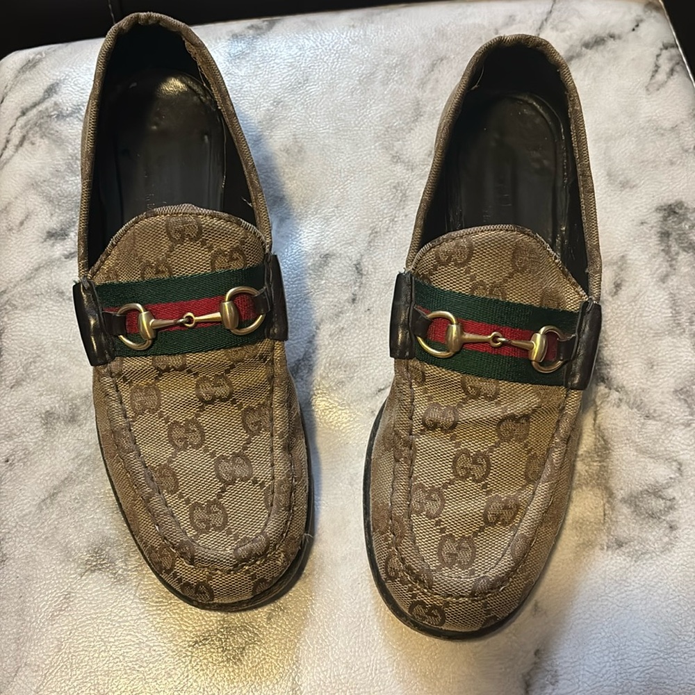 Vintage 💯 Authentic Gucci Signature Loafers. Size 7 . Reasonable Offers Only 🌹